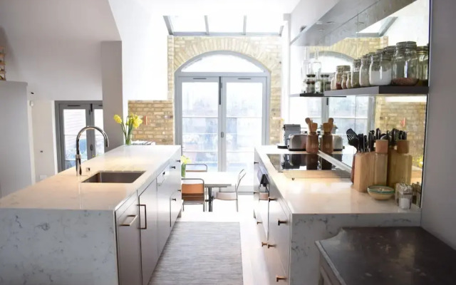 2 Bedroom Garden Flat By Kings Road