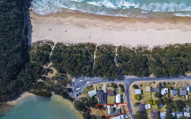 Pelican Beach House 2 Macleay Street