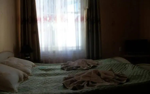 Hotel Enirest