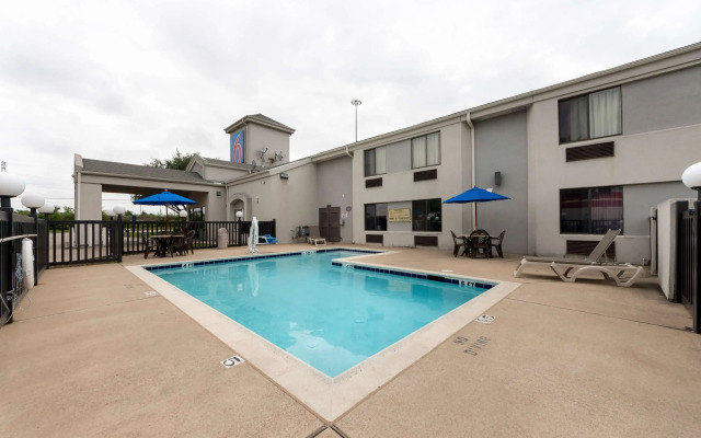 Motel 6 Dallas, TX - Northeast