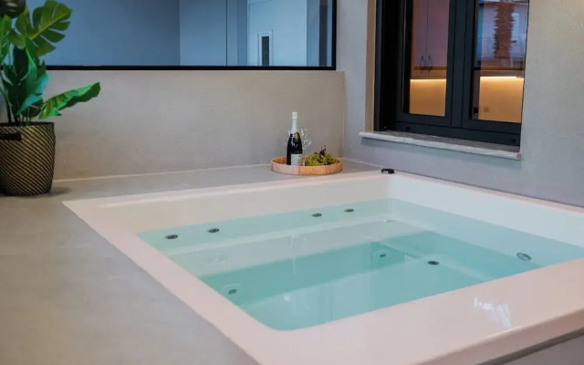 B G Urban Spa by Cretanhouses