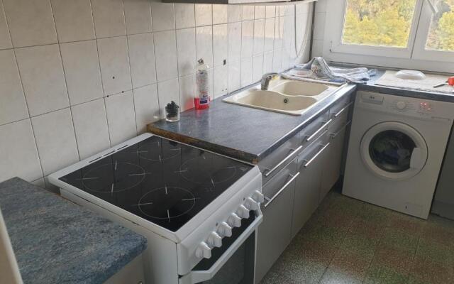 NEW CHEAP PRIVATE ROOM, KITCHEN , OVERWIEUW sea,TRAM on spot, 12 minutes from nice train station with tram , beach in 17 min tram , CHAMBRE PRIVÉE pas cher, cuisine équipée , tram sur place, APERÇU mer, 12 min de la gare de Nice avec le tram, 17 min plage