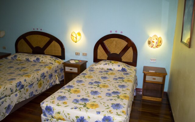 Lands in Love Tierras Enamoradas