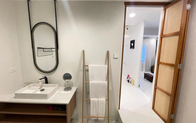 Yolo Bangkok Boutique Hotel