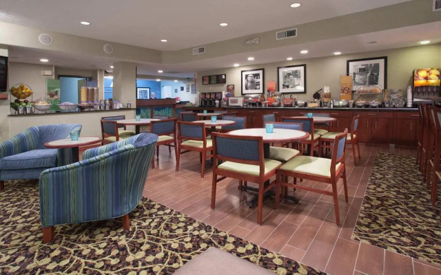 Baymont by Wyndham Thornton