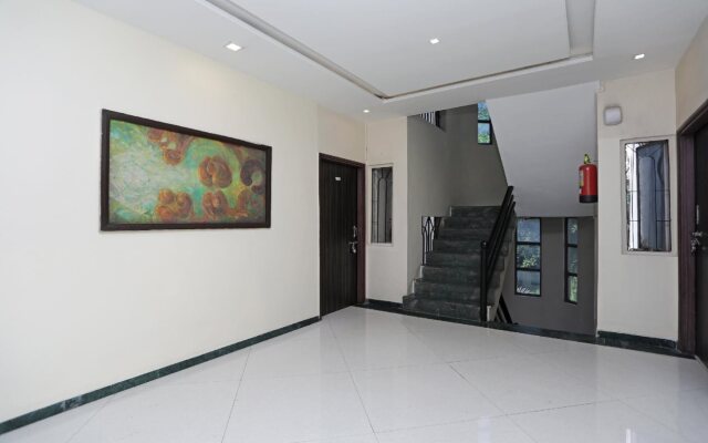 OYO 1216 Hotel New White House