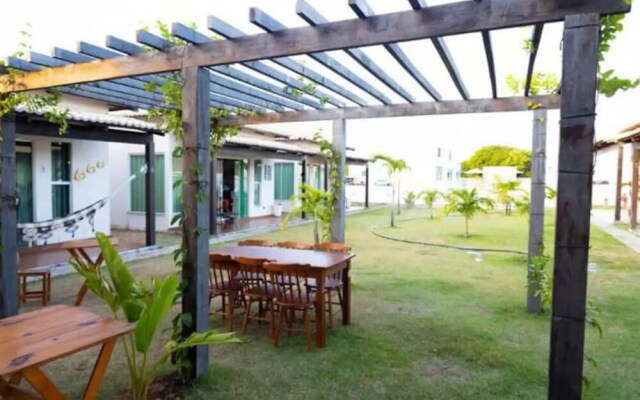 Chal Aconchegante com Vista Jardim em Vila - 05