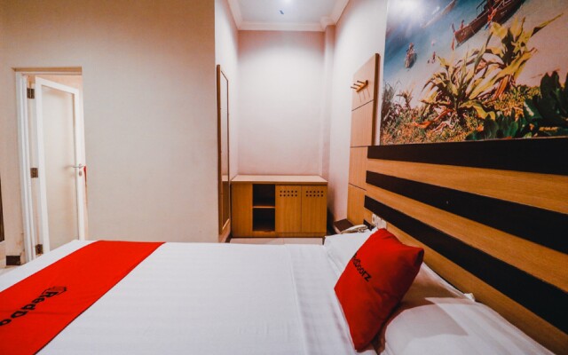 Reddoorz Plus near Makassar Town Square