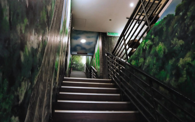 Rain Forest Hotel