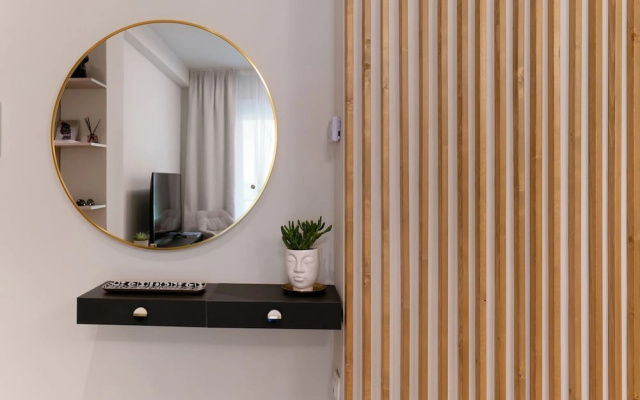 Acropolis Deluxe 1BR Apartment