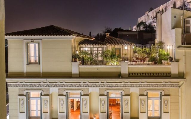 Neoclassical res w/ Acropolis View