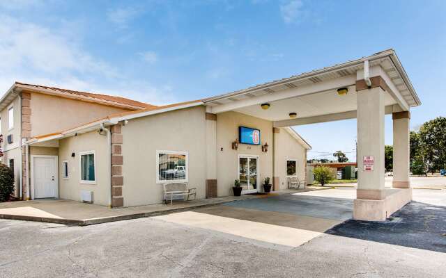 Motel 6 Hinesville, GA