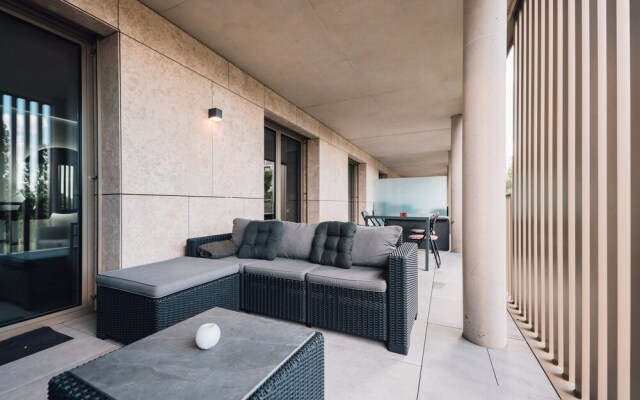 Stylish 1BR Apt w Balc Cloche dOr