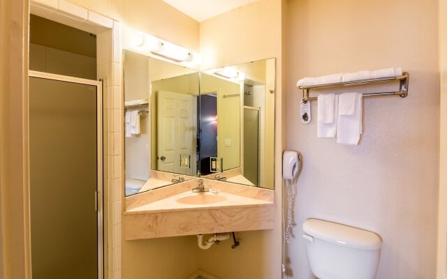 Travelers inn by OYO Wichita Falls