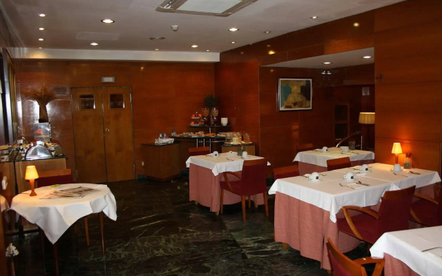 Ginosi Pedralbes Hotel