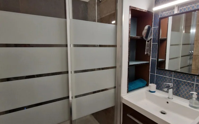 Cozy City Retreat With Balcony, Le Mans