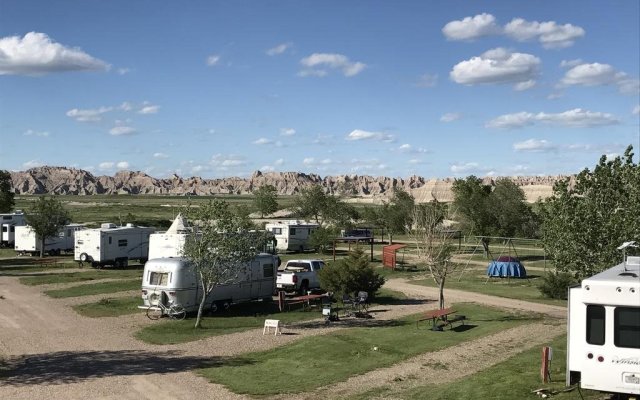 Badlands Hotel and Campground