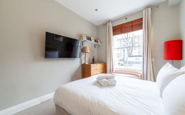 Beautiful & Spacious Flat with Patio