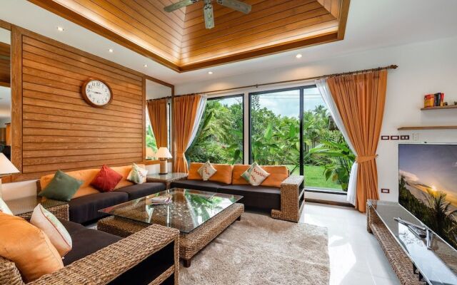 Champagne Pool Villa