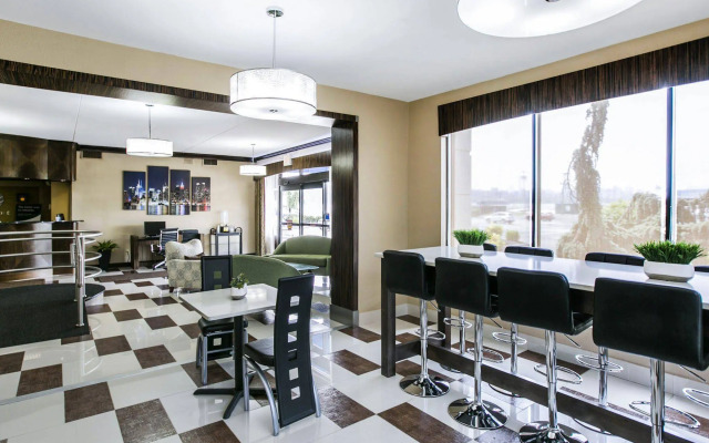 Comfort Inn Edgewater on Hudson River