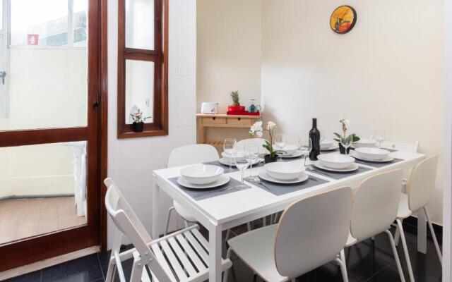 Deluxe Bright Flat with Netflix by Host Wise