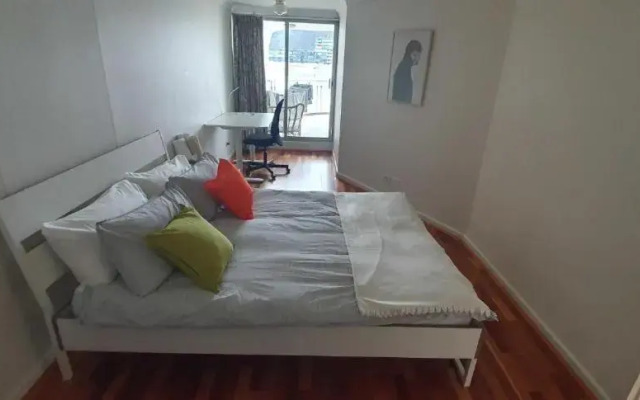 Entire of spacious neat Apartment in the heart of city!