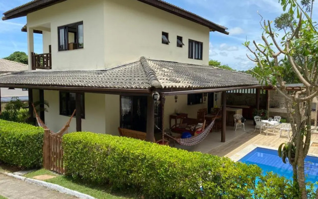 Casa 4/4 agradável com piscina e churrasqueira