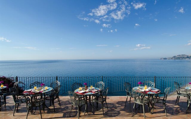 Baia Taormina Hotel