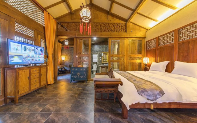 Lijiang Langyun Inn