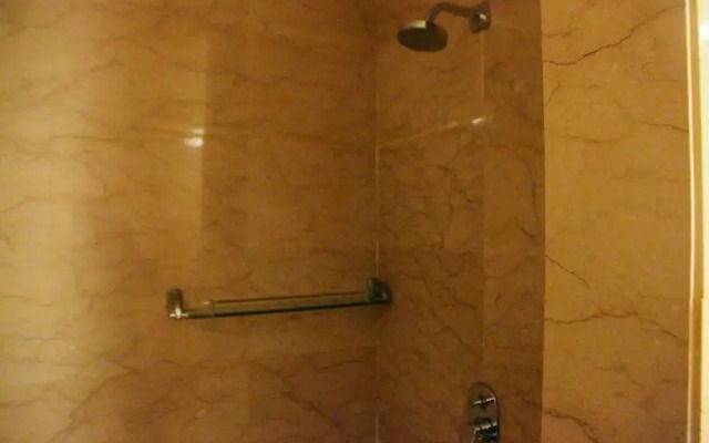 Modern and Spacious 1BR Apartment at L'Avenue