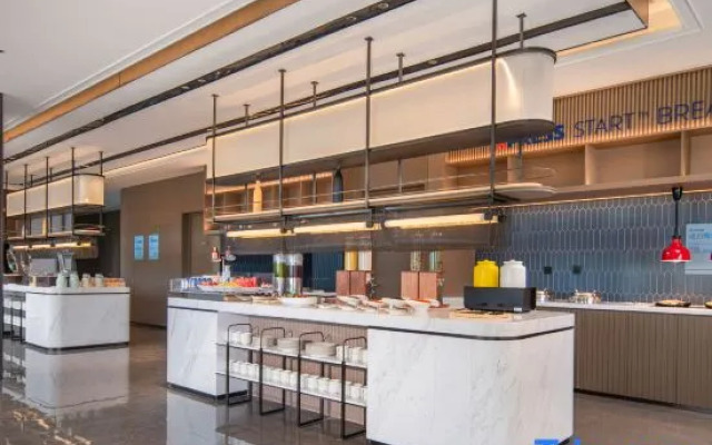 Holiday Inn Express Qingdao City Balcony by IHG