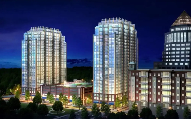 Luxury 2BR Apt In Uptown City View