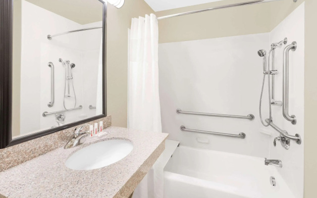 Baymont By Wyndham Snyder