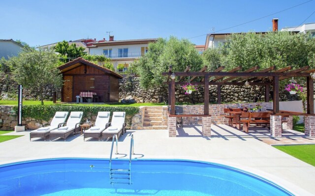 Beautiful villa with sea view and pool located near Opatija