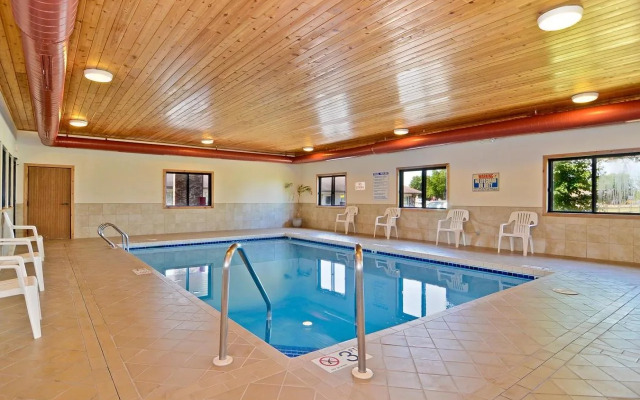 Super 8 by Wyndham Hayward WI