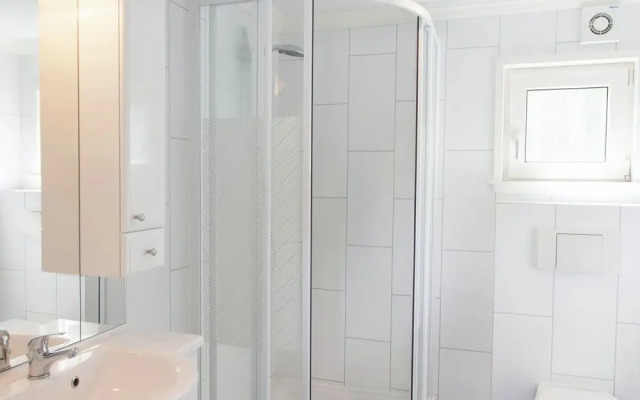 Detached Chalet 30km From Maastricht