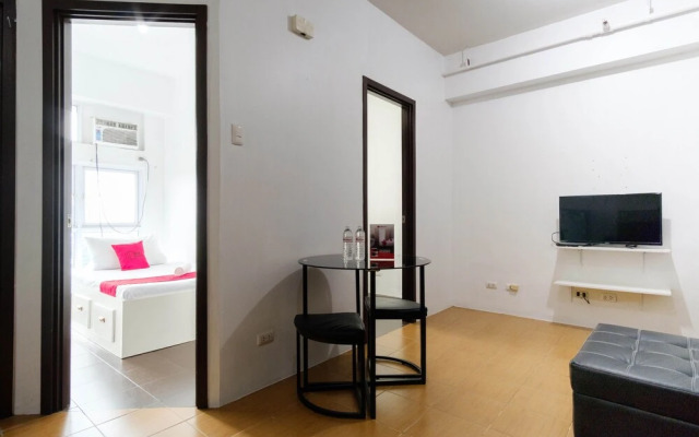 Reddoorz Plus @ Pioneer Woodlands Mandaluyong