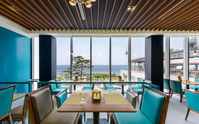 Luston Villa & Hotel