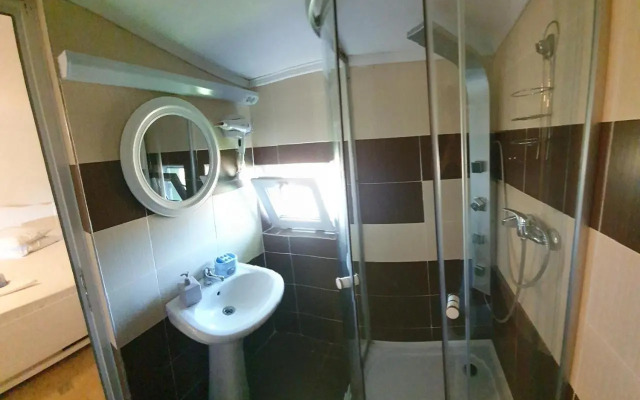 Casa Carmen Salina Artificiala