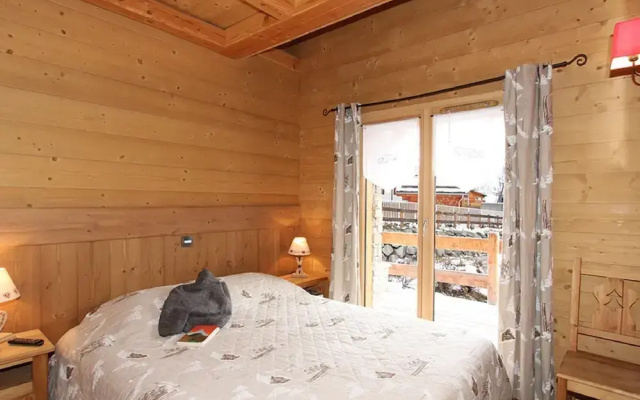 Chalet in Les Deux Alpes With Heated Pool