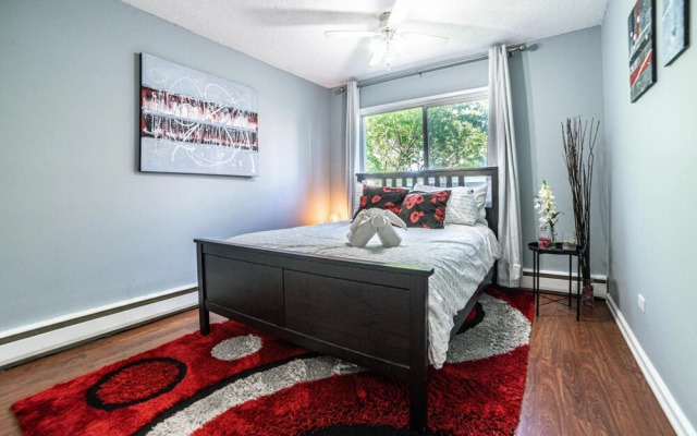 Beautiful 2bdr Suite w Parking Patio Coffee Wifi