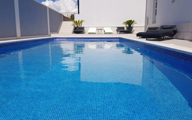 Baumgartner- Paradise Punta