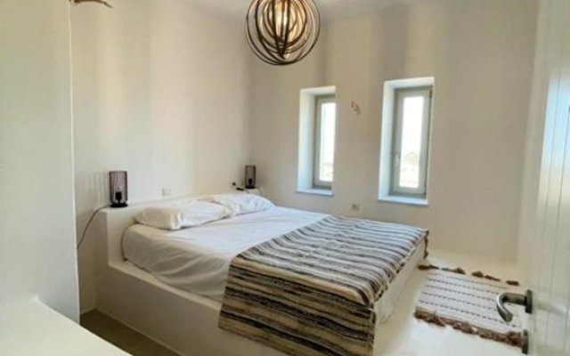 2 bedrooms house with sea view and enclosed garden at Antiparos 1 km away from the beach