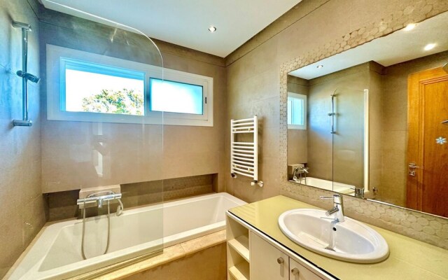 Omnya Carthage Frontsea Luxury Villa
