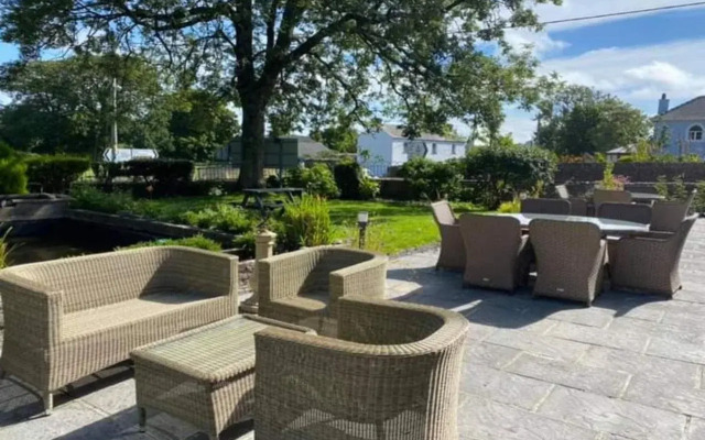 OYO Lamphey Hall Hotel