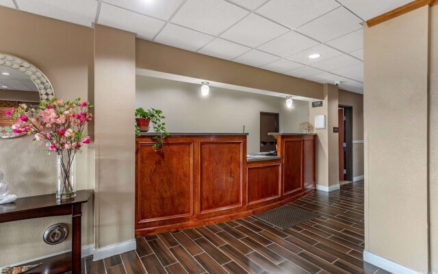 Days Inn & Suites Carbondale