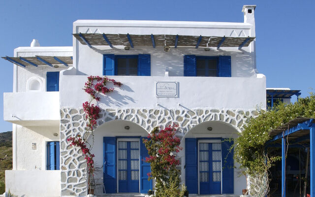 Blue Dolphin Antiparos Villas and Suites