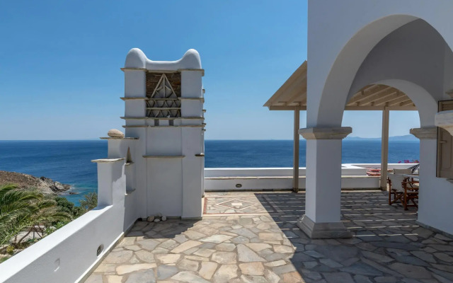 La Chapelle Est in Tinos