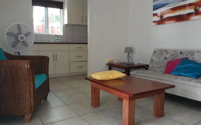 White Beach Apartments Palm Beach