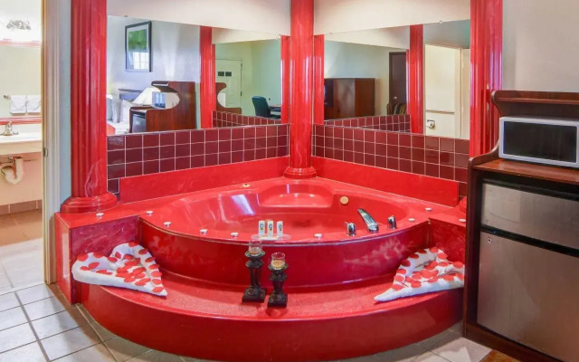 Quality Inn & Suites Canton